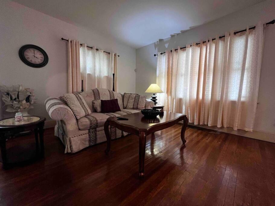 Comfortable 2-Bdrm Spacious Home With Wifi & Patio Індіанаполіс Екстер'єр фото